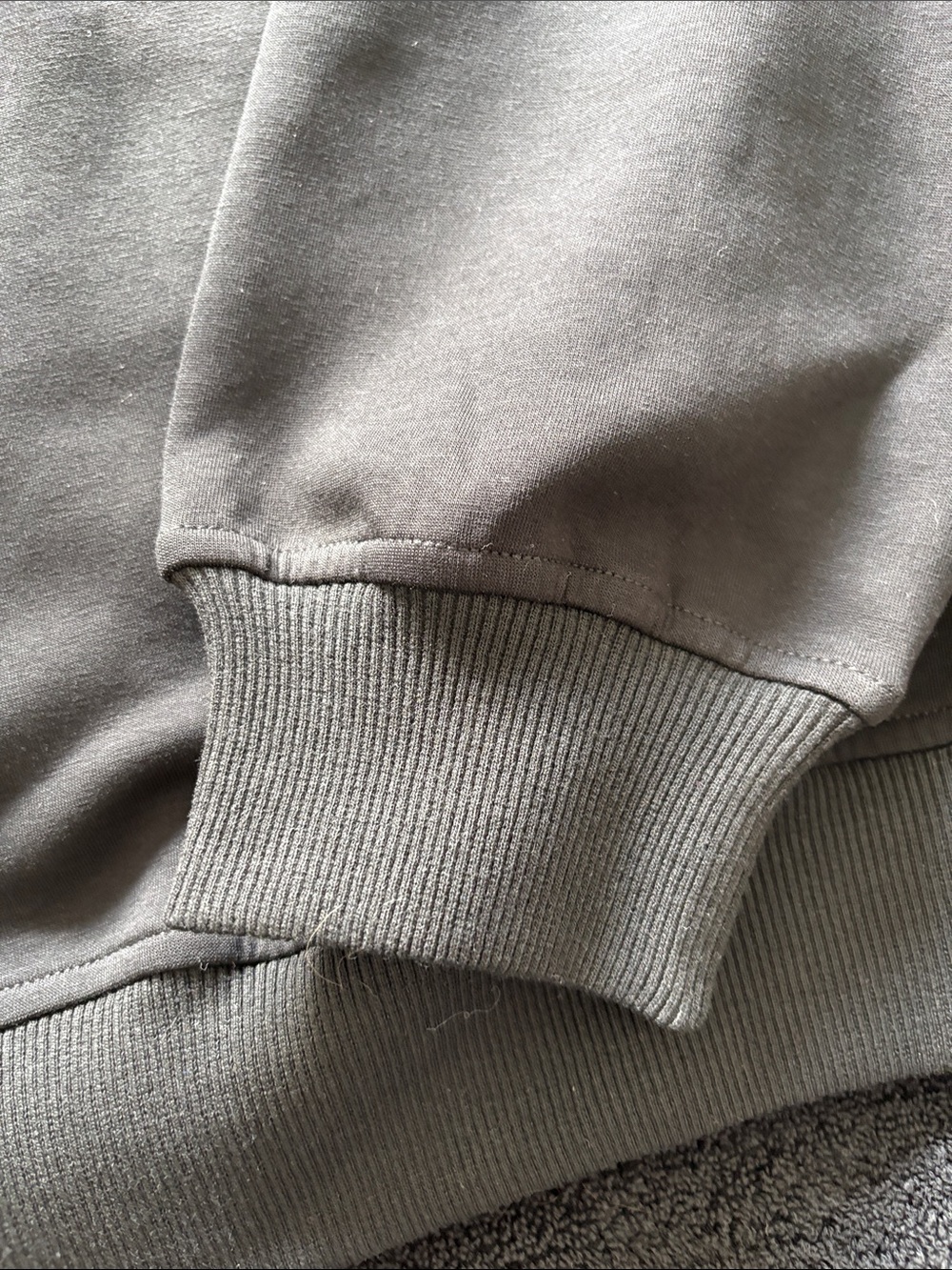 SOLD OUT !!! Aleeza Paris Crewneck Sweatshirt in Black - Picture 5 of 5